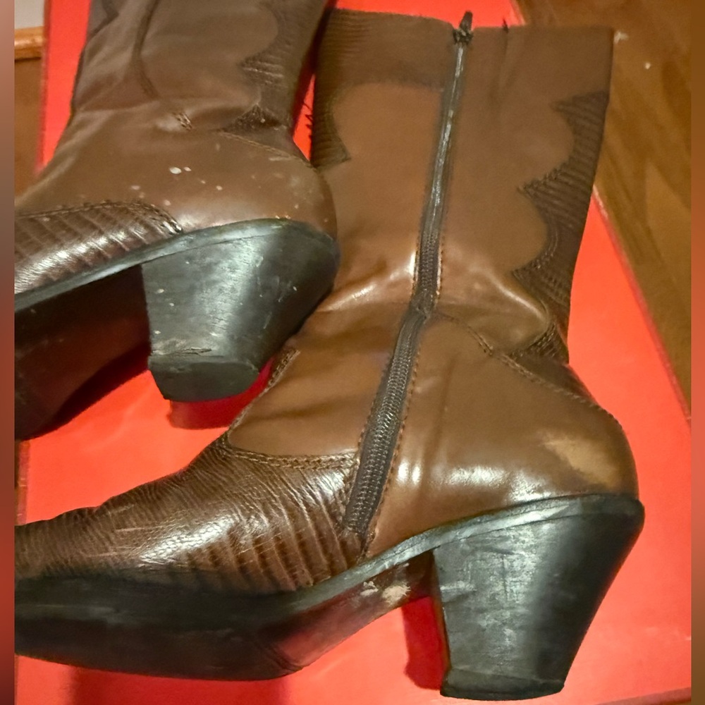Luxurious Brown Leather Cowboy Boots - Picture 5 of 8